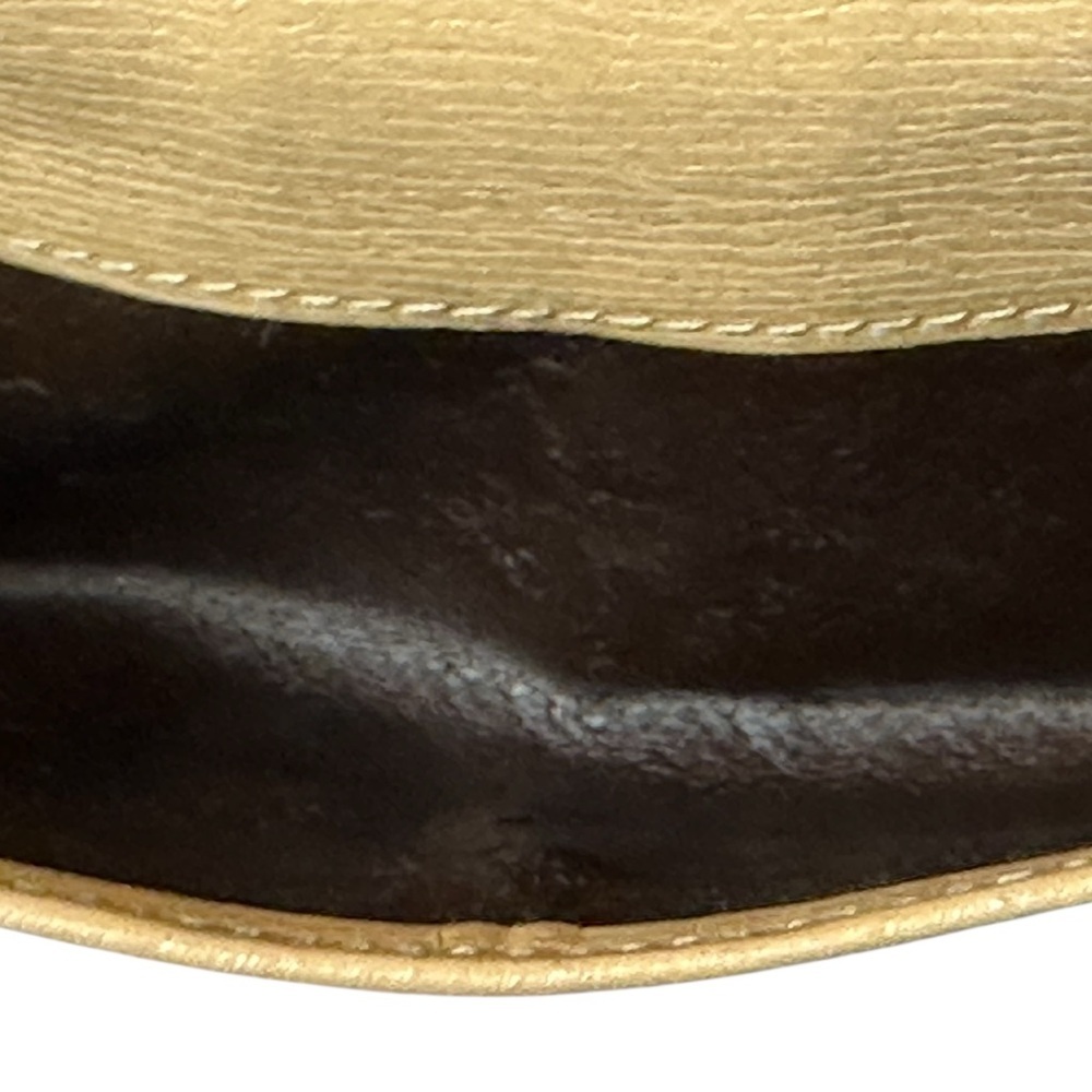 Gucci Tan Wallet with Textured Leather and Metallic Clasp - Picture 11 of 13